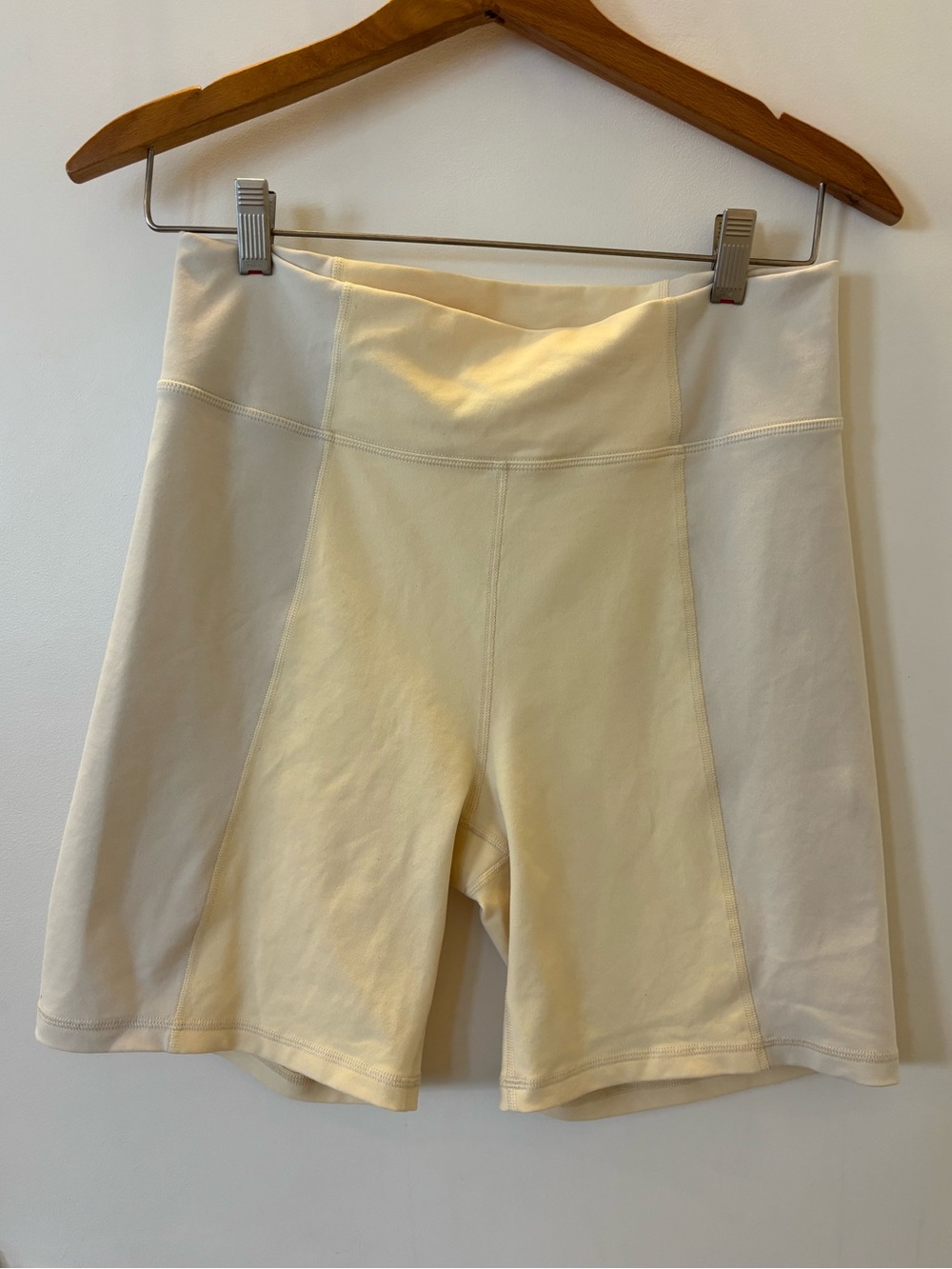 Aritzia Wilfred Free Butter Yellow High Rise Biker Shorts Size L
